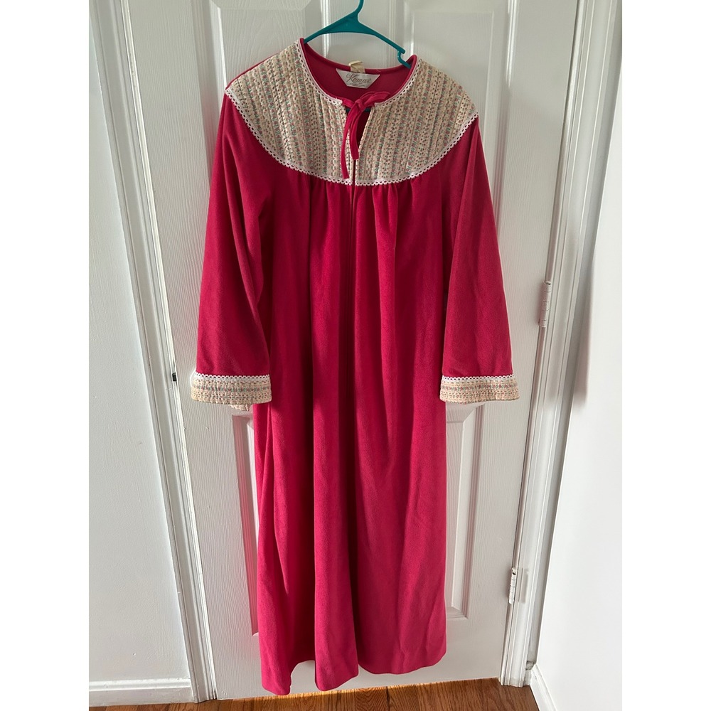 Vintage Komar Magenta Pink Velour Robe Quilted Floral Yoke Lace Trim Zip Front